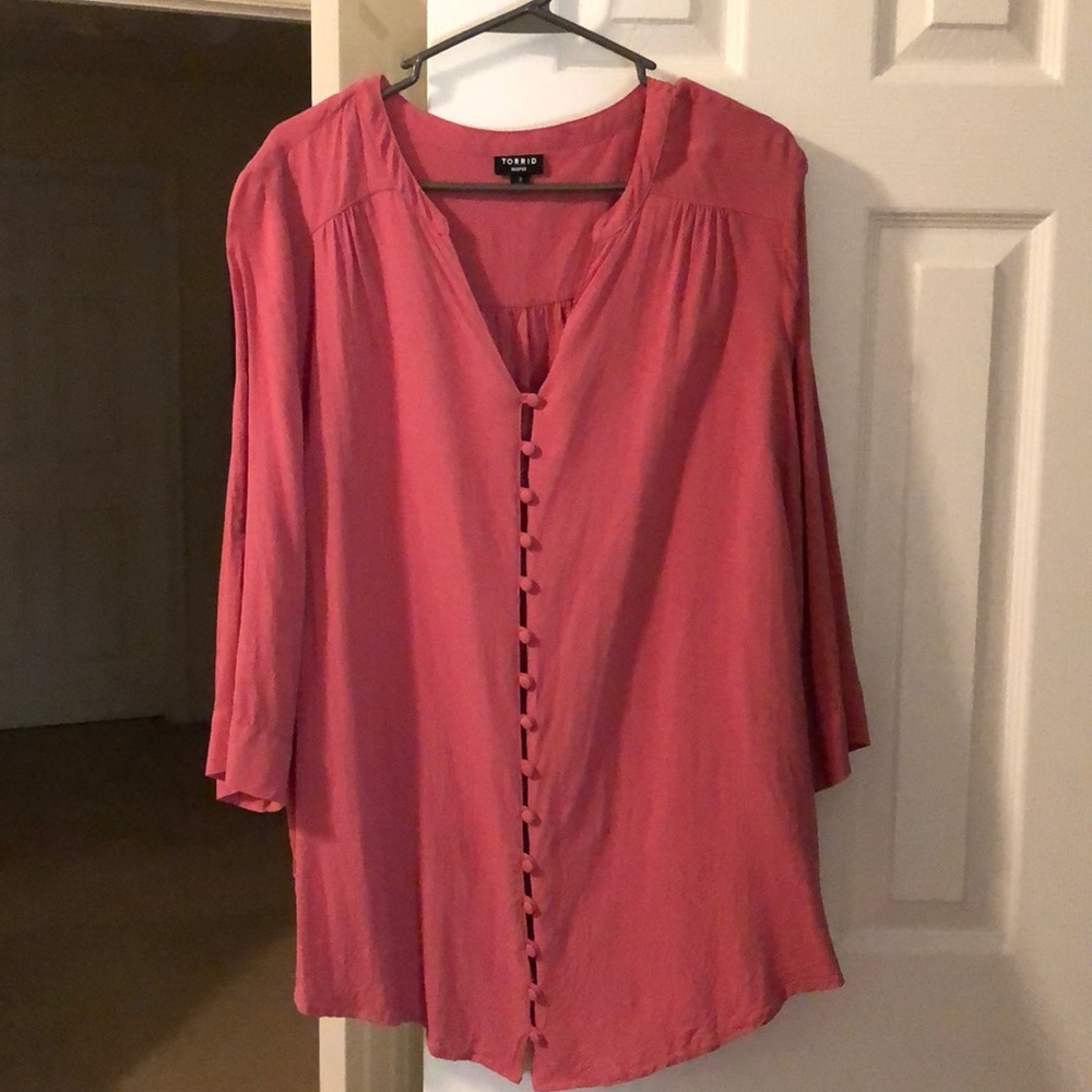 Torrid button up top
